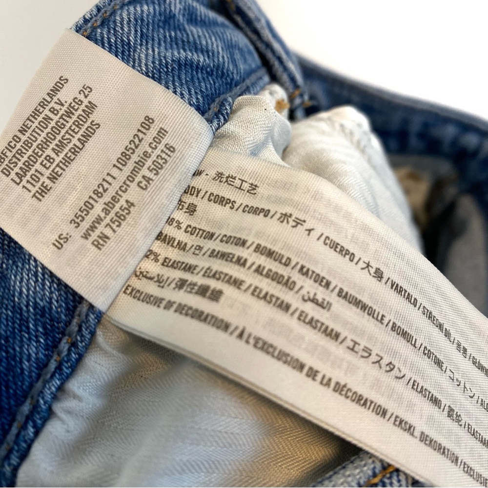 Hollister | Ultra High Rise Vintage Straight‎ Distressed Jeans Size 3 / 26 - Picture 10 of 10